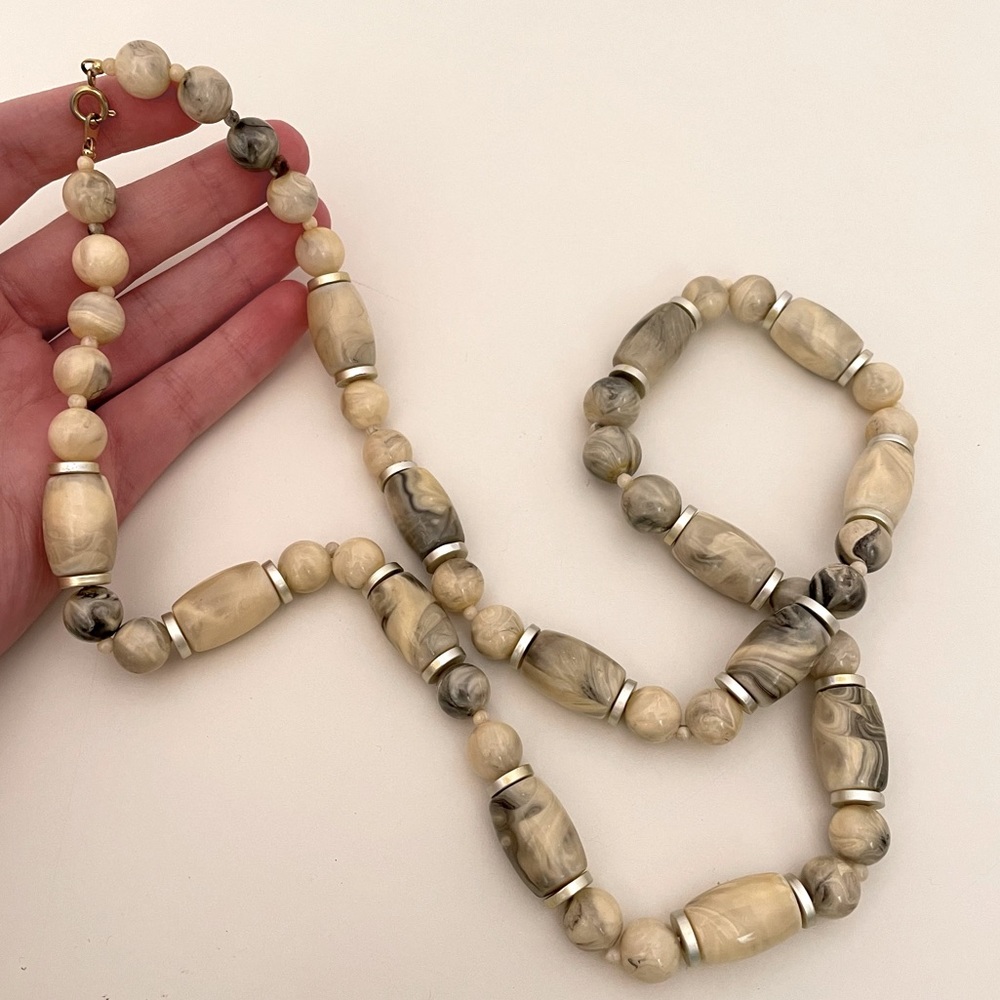 Vintage Cream Colored Lucite Plastic Swirl Statement Party Retro Beaded Necklace